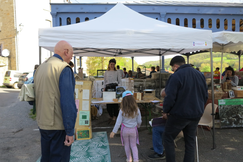 Stand radix codex au marché de Caylus